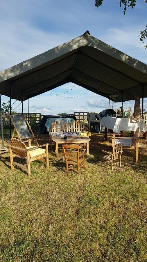 Camping La Petite Houmee Curzay-sur-Vonne Exterior foto