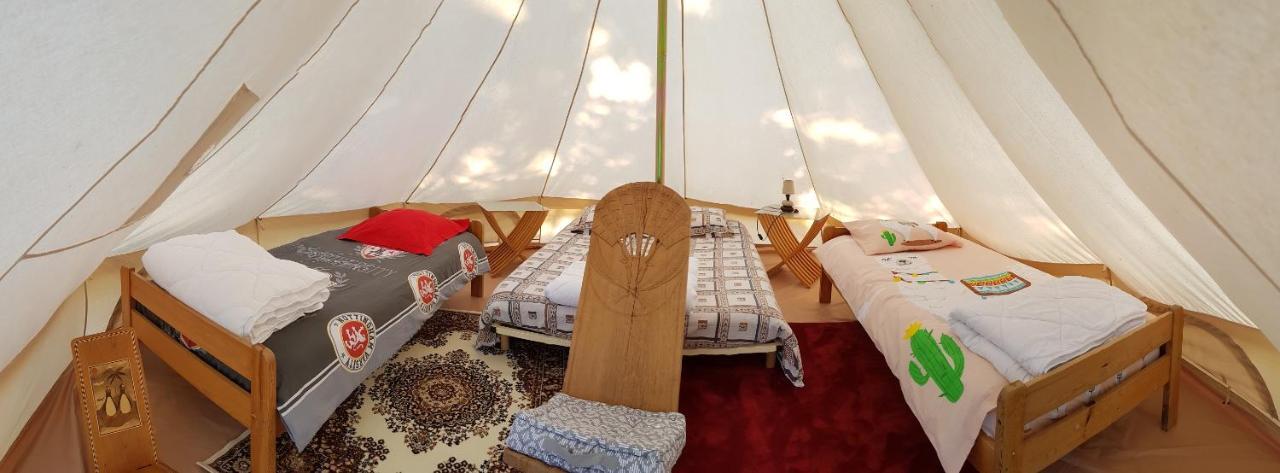 Camping La Petite Houmee Curzay-sur-Vonne Exterior foto