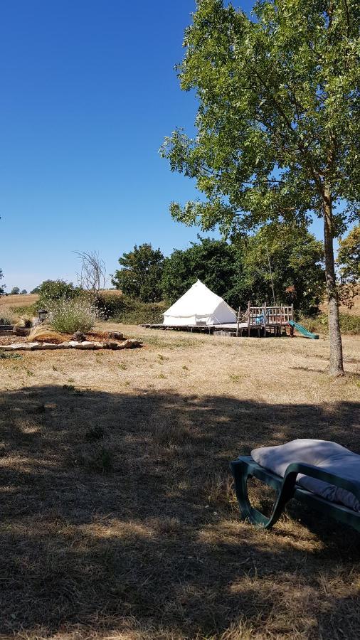 Camping La Petite Houmee Curzay-sur-Vonne Exterior foto